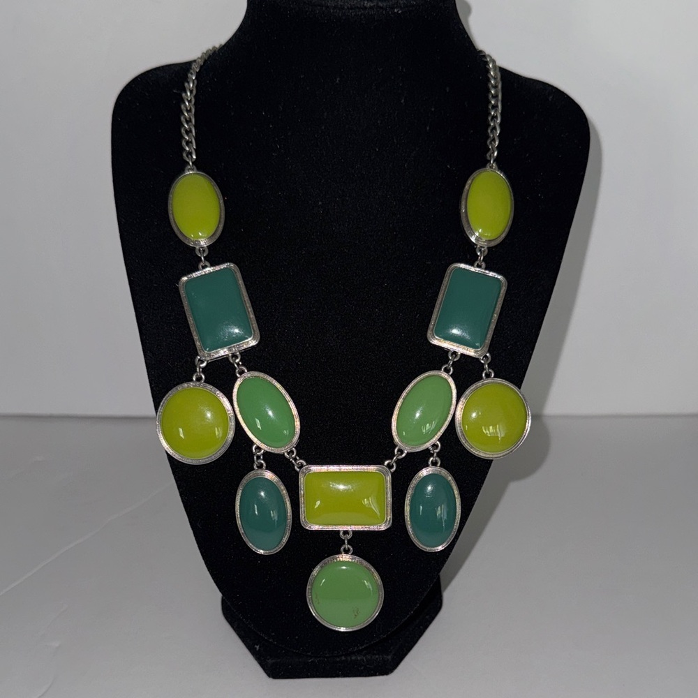 Source Unknown Large Green Tones Multi-Stone Stat… - image 1